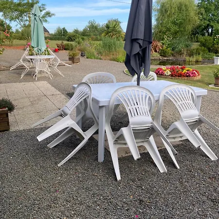 Au Coeur De La Bretagne ,chez Colette Et Gerard Homestay *